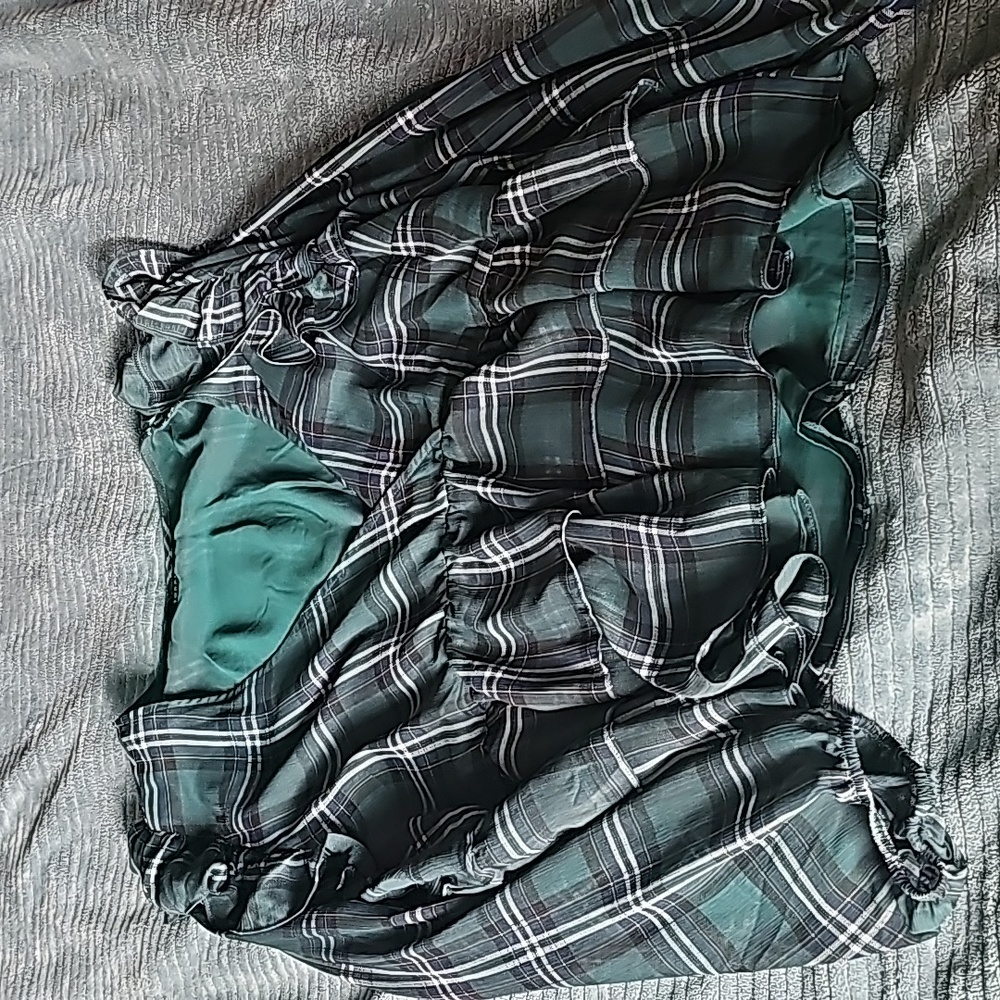 Size 2 Torrid long sleeve ruffle top
